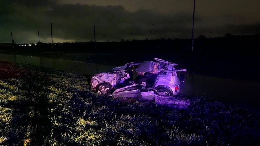 Tragedia en la Ruta 2 cerca de La Plata: un hombre murió al chocar su camioneta contra un camión cargado con maíz