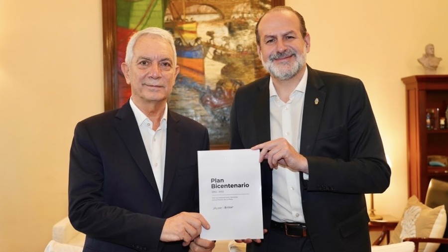 Alak presentó el Plan de Ordenamiento Territorial en Bahía Blanca y firmó un hermanamiento