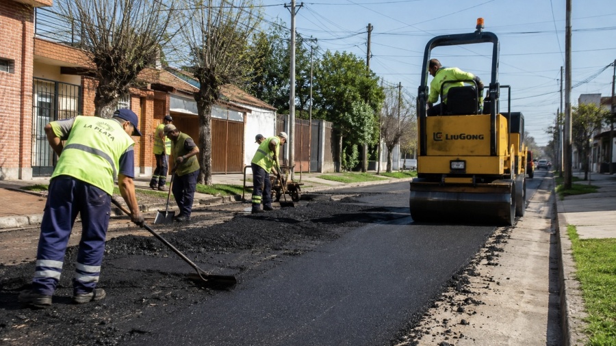 La Plata avanza con obras de repavimentación en distintos barrios: cuáles son las calles intervenidas