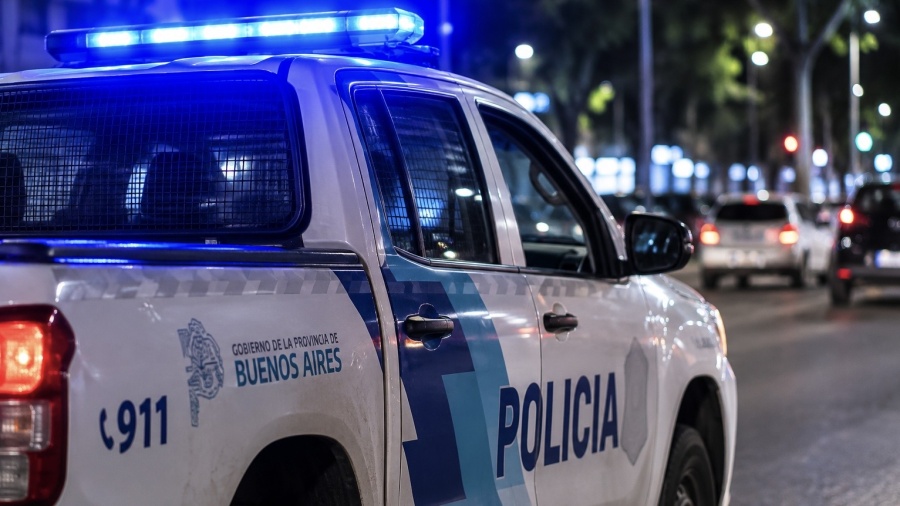Lo encontraron con dinero, tarjetas y objetos robados tras dos robos en La Plata