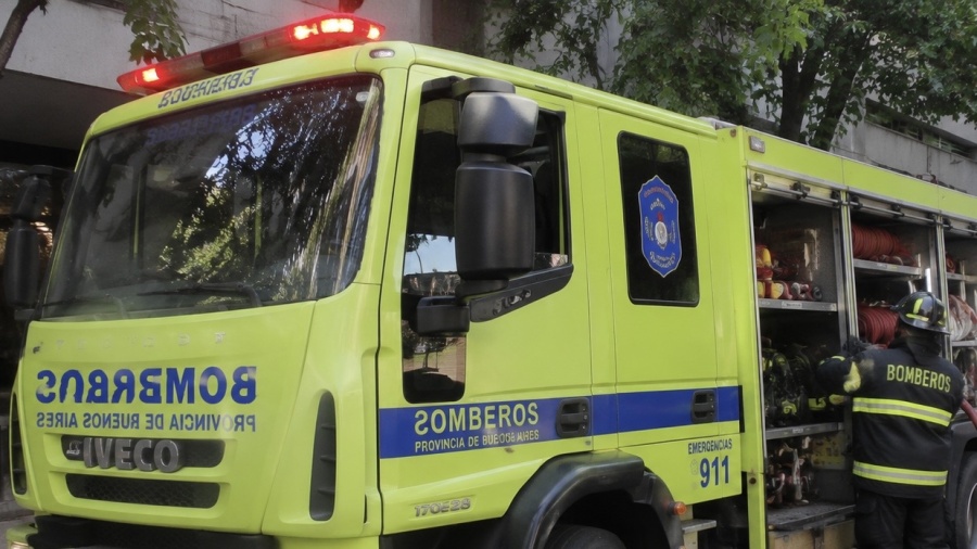 Tensión y miedo en Tolosa por un incendio que amenazó con extenderse a varias viviendas