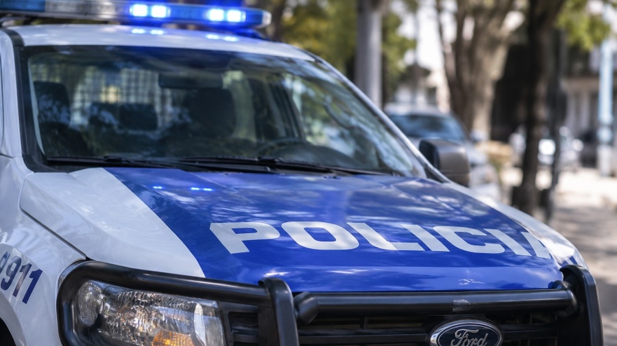 Robaron una Duster a punta de pistola en La Plata y la recuperaron horas después: dos aprehendidos
