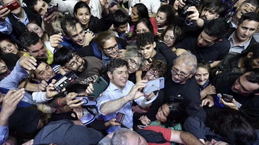 Kicillof ante una multitud en Misiones: “Milei está destruyendo de norte a sur a la Argentina”