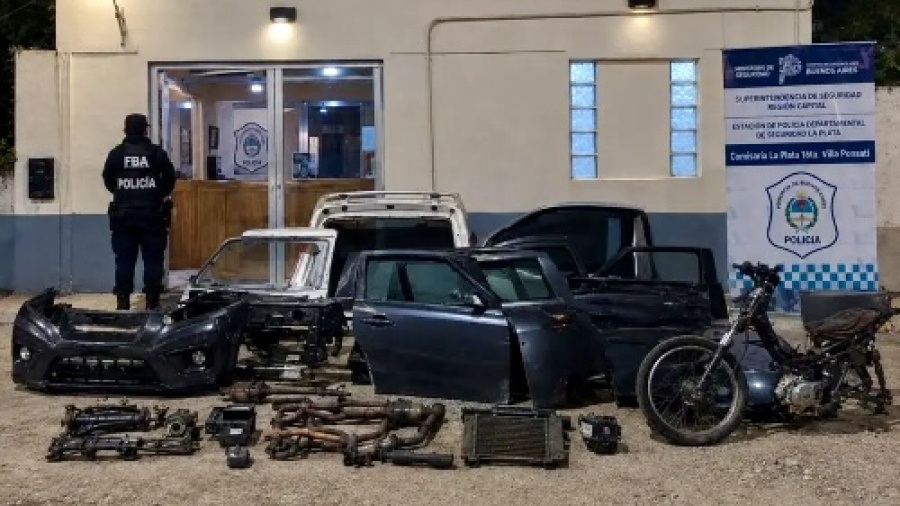 Robaron un auto en La Plata y la investigación terminó en un desarmadero con dos detenidos en Berisso