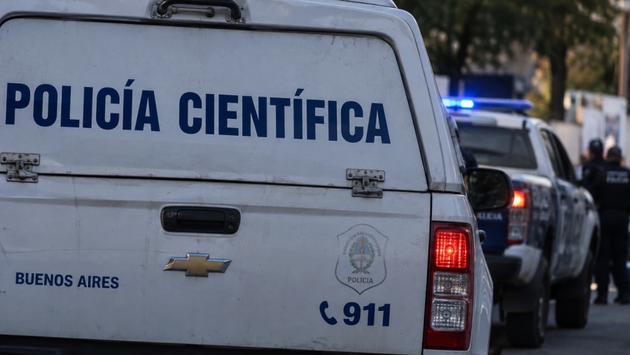 Crimen en La Plata: discutió con un conocido, recibió un ladrillazo en la cabeza y murió en plena calle
