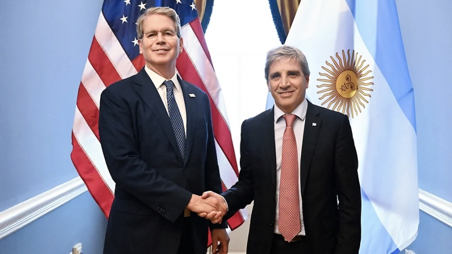 Caputo aseguró que el Gobierno cumplirá las metas con el FMI y destacó el respaldo de Estados Unidos