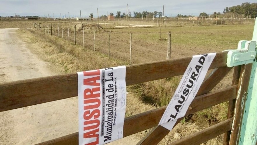 Ordenaron detener a cuatro imputados por presuntas estafas con loteos ilegales en La Plata y buscan a tres