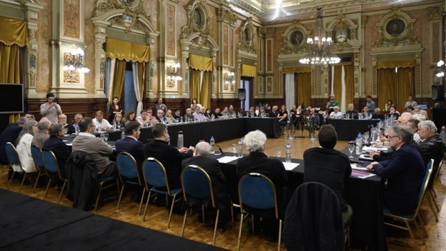 Kicillof rechazó en La Plata la privatización del sistema nuclear y apuntó contra el Gobierno nacional