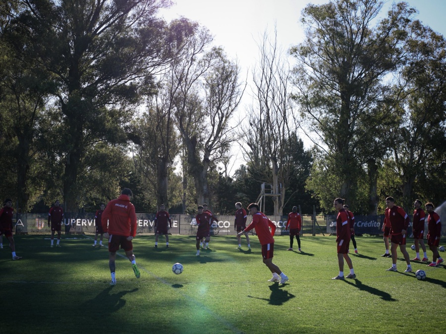 Perdió dos titulares y se lastimó un suplente: Medina sigue sumando problemas en la previa a Corinthians