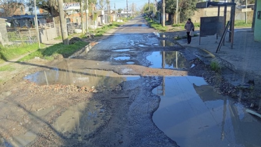 Los micros dejaron de pasar por una zona de La Plata y vecinos apuntan al pésimo estado de las calles