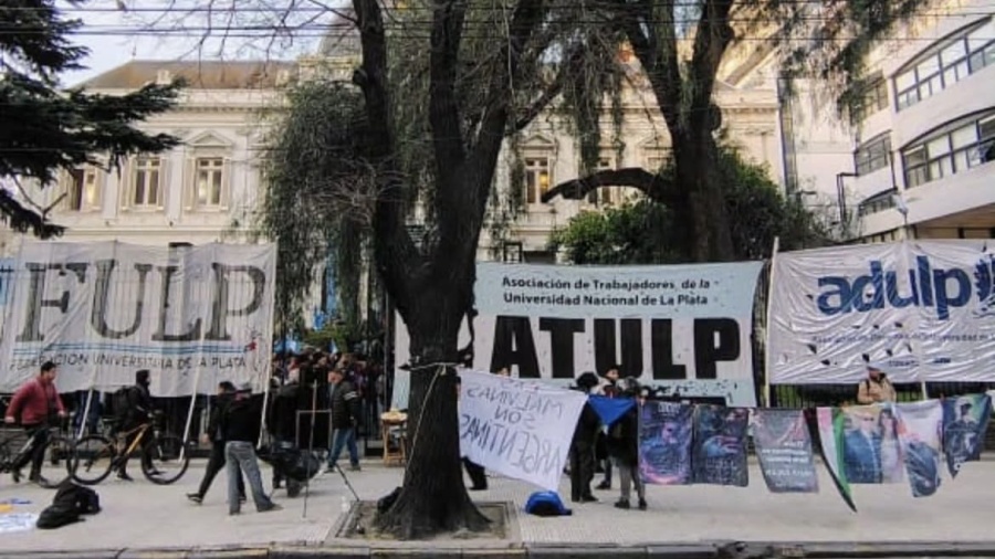 Docentes de la UNLP van al paro este miércoles tras rechazarle a Milei un aumento del 3%