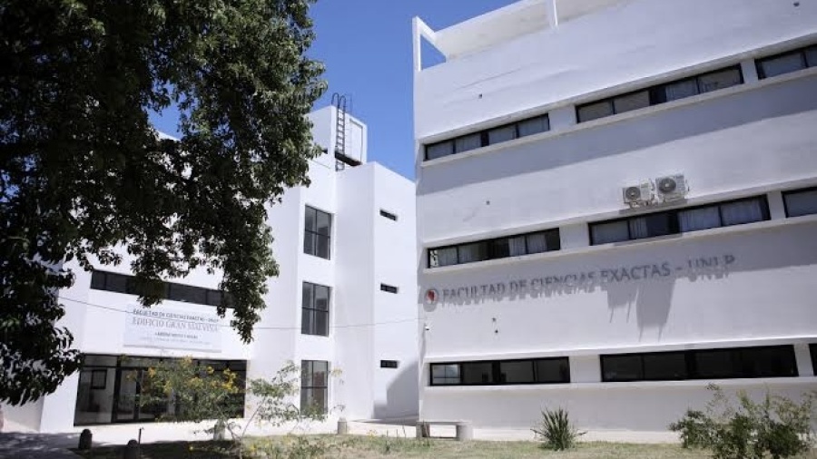 A metros de una facultad de La Plata, denuncian que un corredor universitario quedó a oscuras y es “muy inseguro”