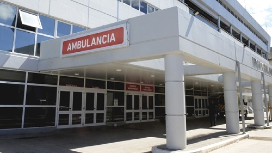 Le rompieron un vaso en la cara por defender a una amiga en un bar de La Plata y terminó hospitalizado