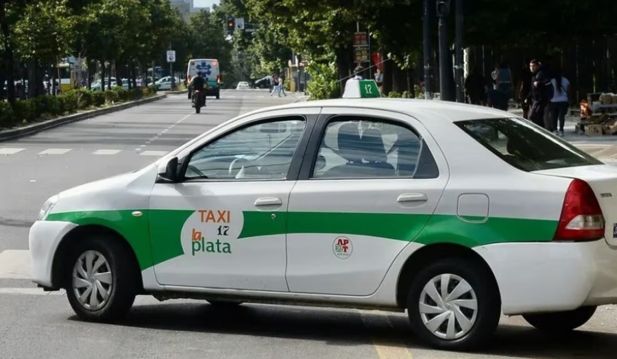 La crisis golpea de lleno a los taxis platenses: con viajes en caída libre, perdieron un 42% de su poder adquisitivo