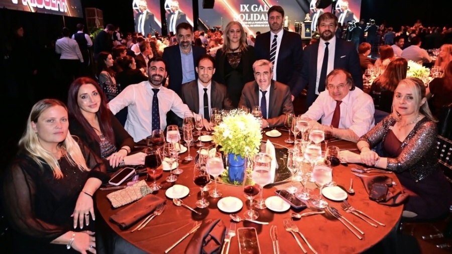 Juli, Nico y Juanes juntos en una cena en La Plata: la foto que alimenta la rosca entre el PRO y los libertarios