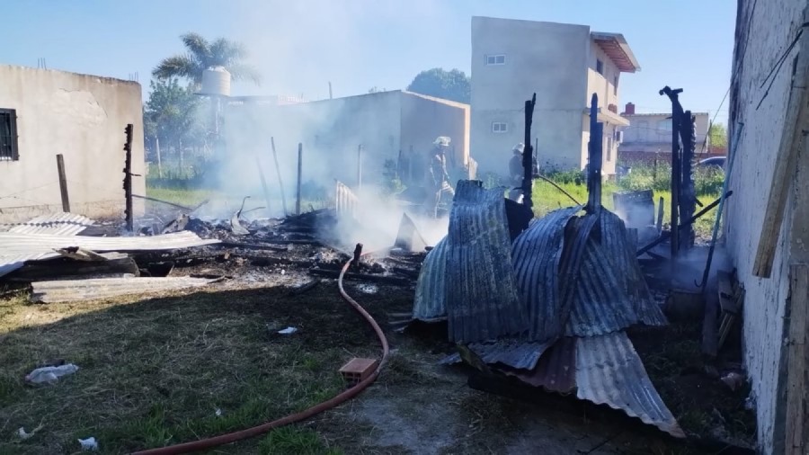 Tragedia en La Plata: un hombre de 34 años murió en el incendio de una casilla en Abasto