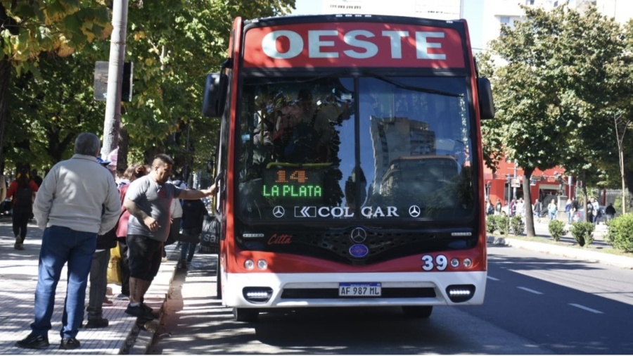 Despidieron a una chofer de la L&iacute;nea Oeste en La Plata y desde la oposici&oacute;n de la UTA denunciaron persecuci&oacute;n gremial