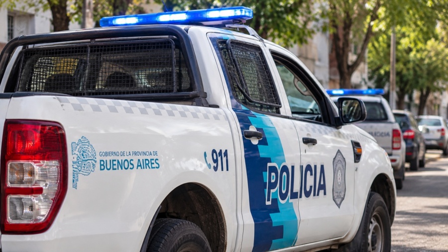 Rescataron a una mujer que estaba encerrada en su casa de La Plata y detuvieron a su marido