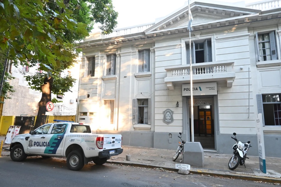 Detienen en pleno centro platense a un joven con antecedentes legales