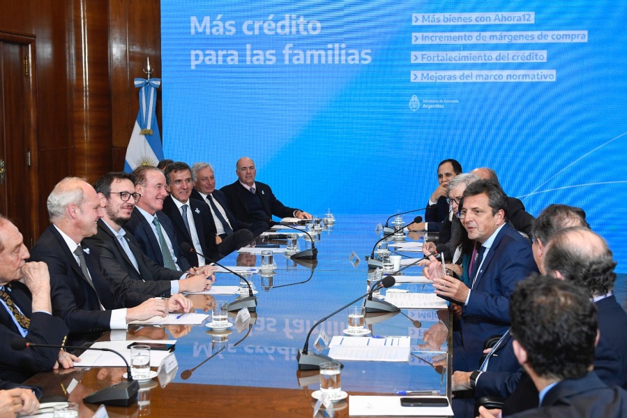 El Gobierno anunció el aumento en los límites de las tarjetas de crédito