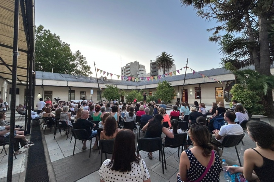 El municipio platense impulsa una propuesta gratuita de tango en el Centro Cultural Islas Malvinas: ”Milonga de la Plaza”