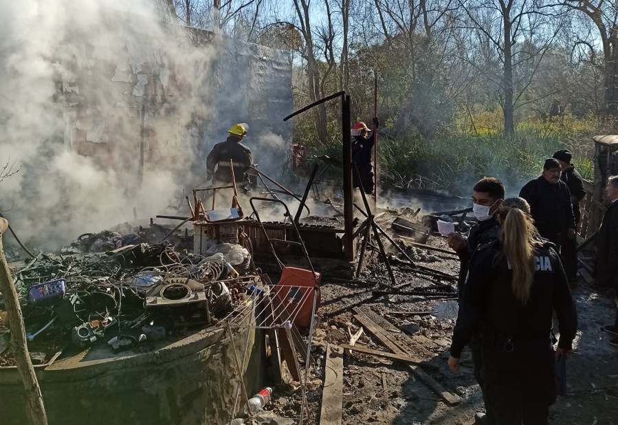 Sufrieron un gran incendio que acabó con todo en Punta Lara y necesitan ayuda
