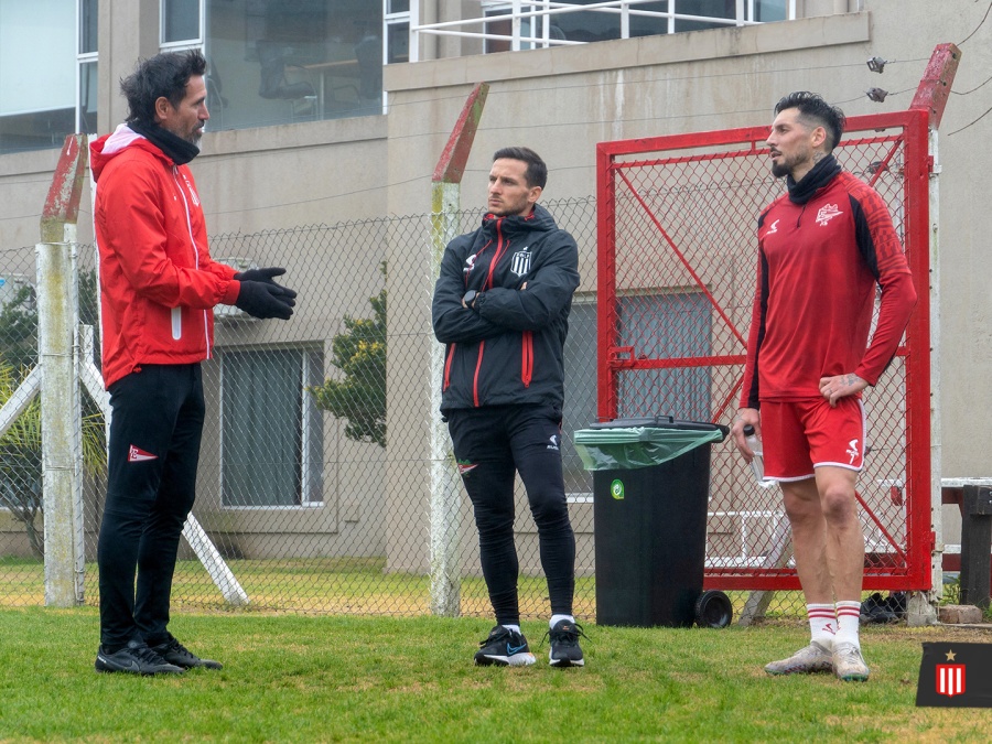 Estudiantes trabajó en City Bell y Domínguez recibió una gran noticia