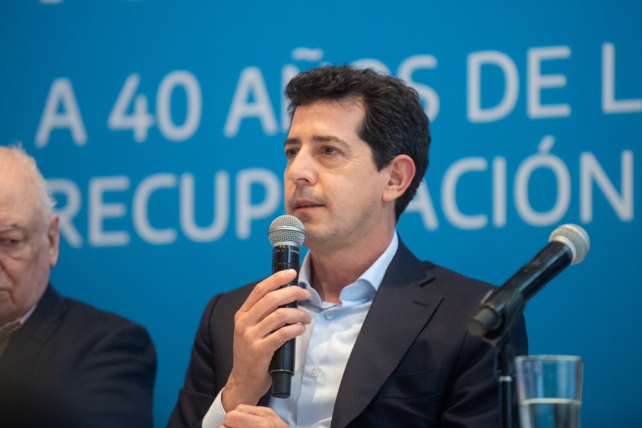 Wado de Pedro: “Vamos a trabajar y militar para que sea cierto que con la democracia el pueblo argentino puede ser feliz”