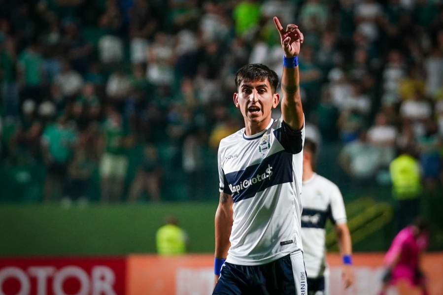 Romero cambia medio equipo para volver al triunfo y pone desde el arranque a un futbolista que ilusiona a los hinchas