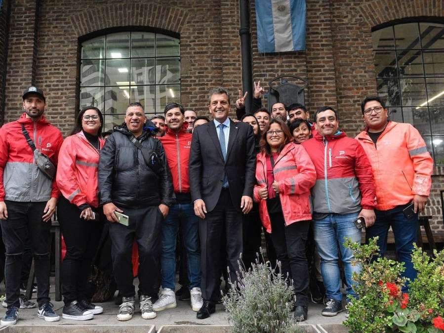 Massa se reunió con trabajadores de delivery y analiza poner en marcha un plan para mejorar las condiciones laborales