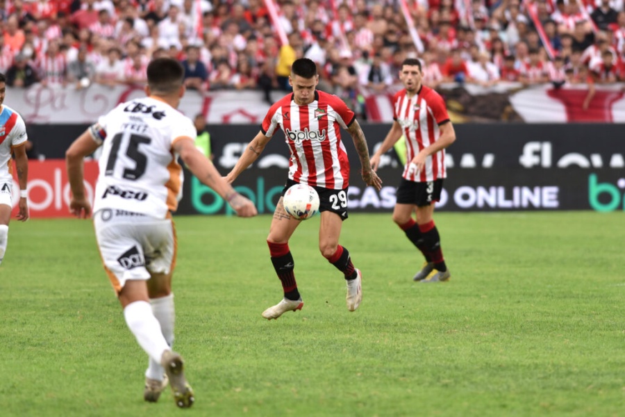 Estudiantes se impuso por 3 a 2 sobre Arsenal en UNO