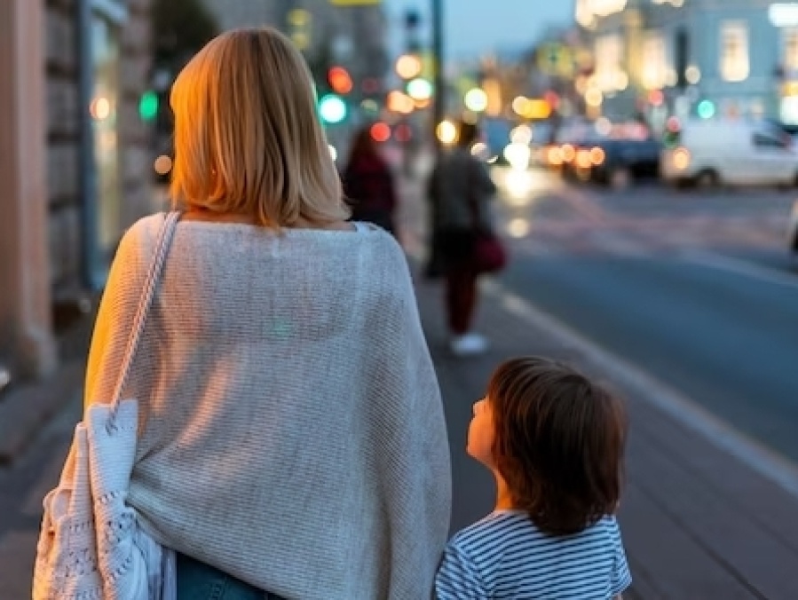 La lucha silenciosa de las madres: una platense retó a su hijo por hablar ”como en los dibujitos” y abrió el debate