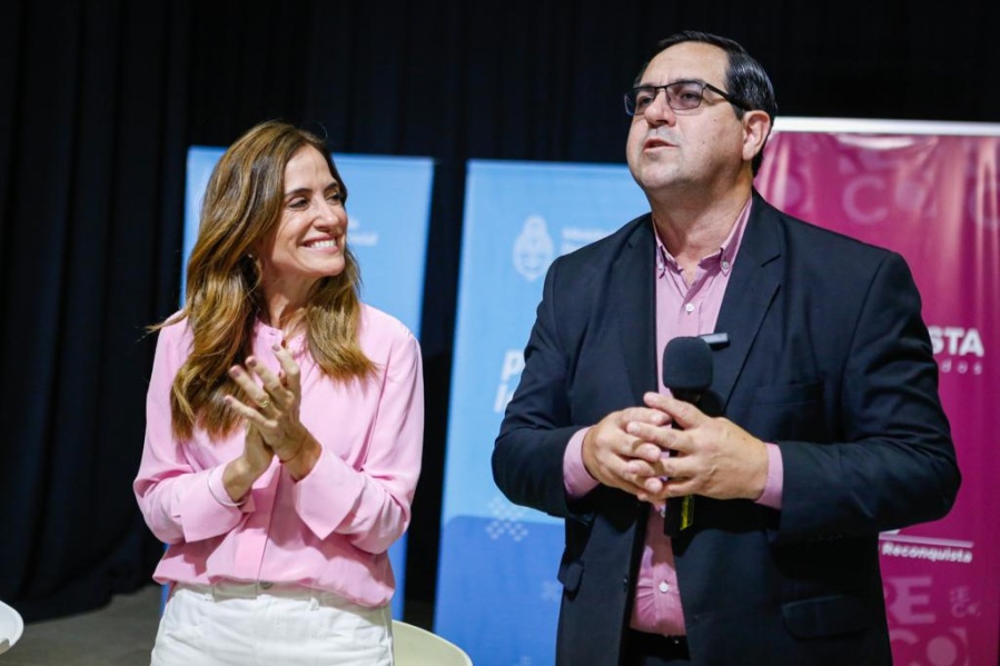 Tolosa Paz recorrió municipios e instituciones de Santa Fe para reforzar políticas de infancia y socio productivas