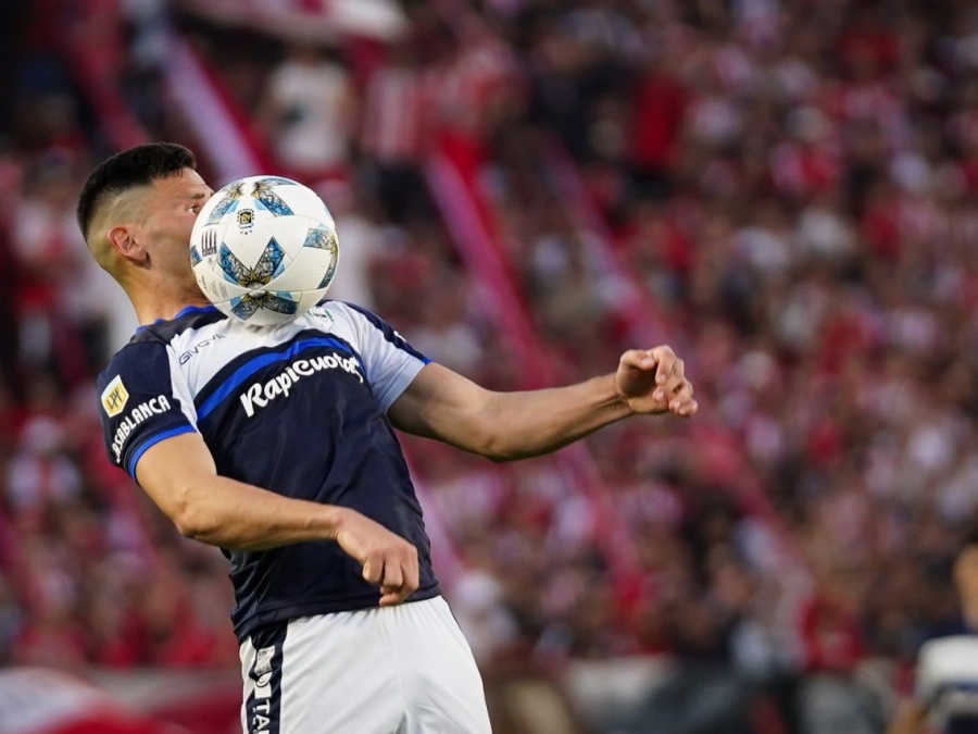 ¿Qué equipo volvió a la carga por un futbolista de Gimnasia y quedó a detalles de sumarlo?