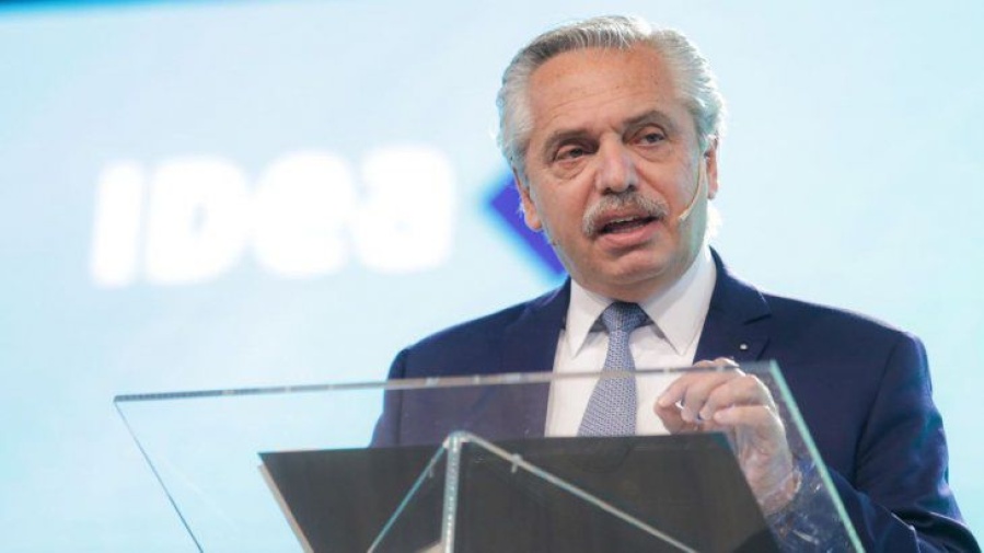 Alberto Fernández firmó el decreto para relevar a Macri del secreto de Estado