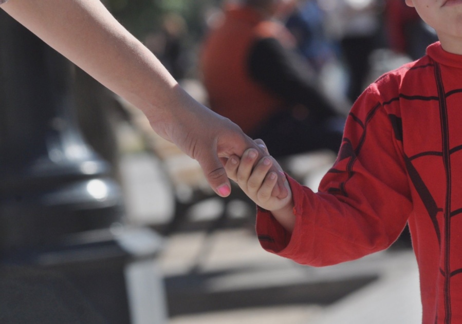 Buscan una familia que quiera adoptar a tres hermanitos que no quieren ser separados