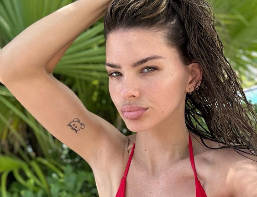 La China Suárez encendió las redes con una jugada foto al despertar y un posteo en bikini