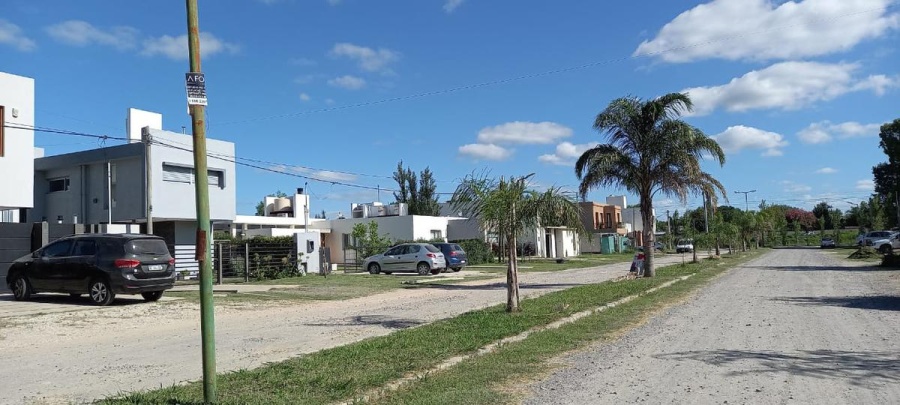 Cinco delincuentes entraron armados a una casa de City Bell y amenazaron a un menor