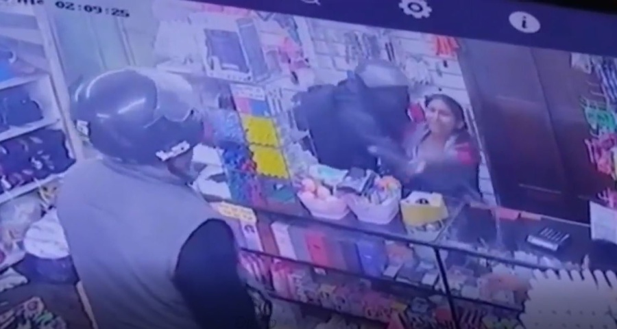 Violento robo en Melchor Romero: el delincuente apuntó el arma a una mamá y su bebé