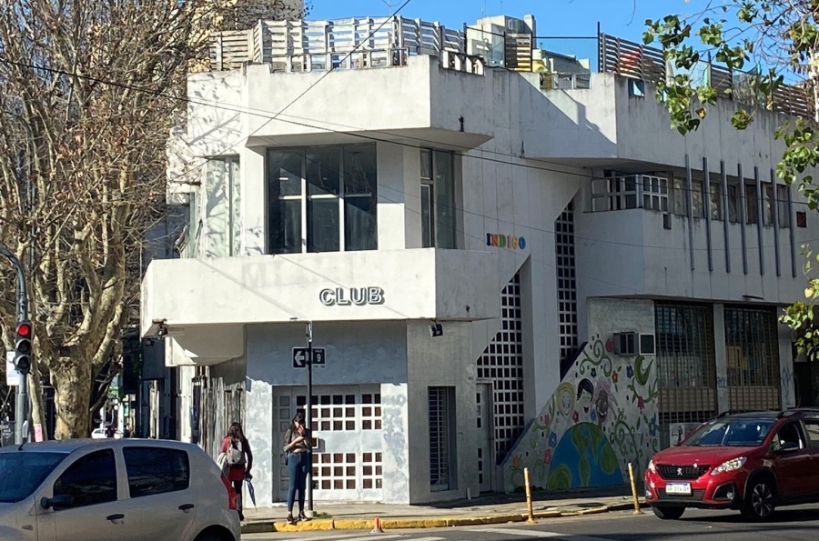 Un joven subió una foto de una fachada de la ciudad, se hizo viral y aumentó el misterio entre los platenses: “Nadie sabe”