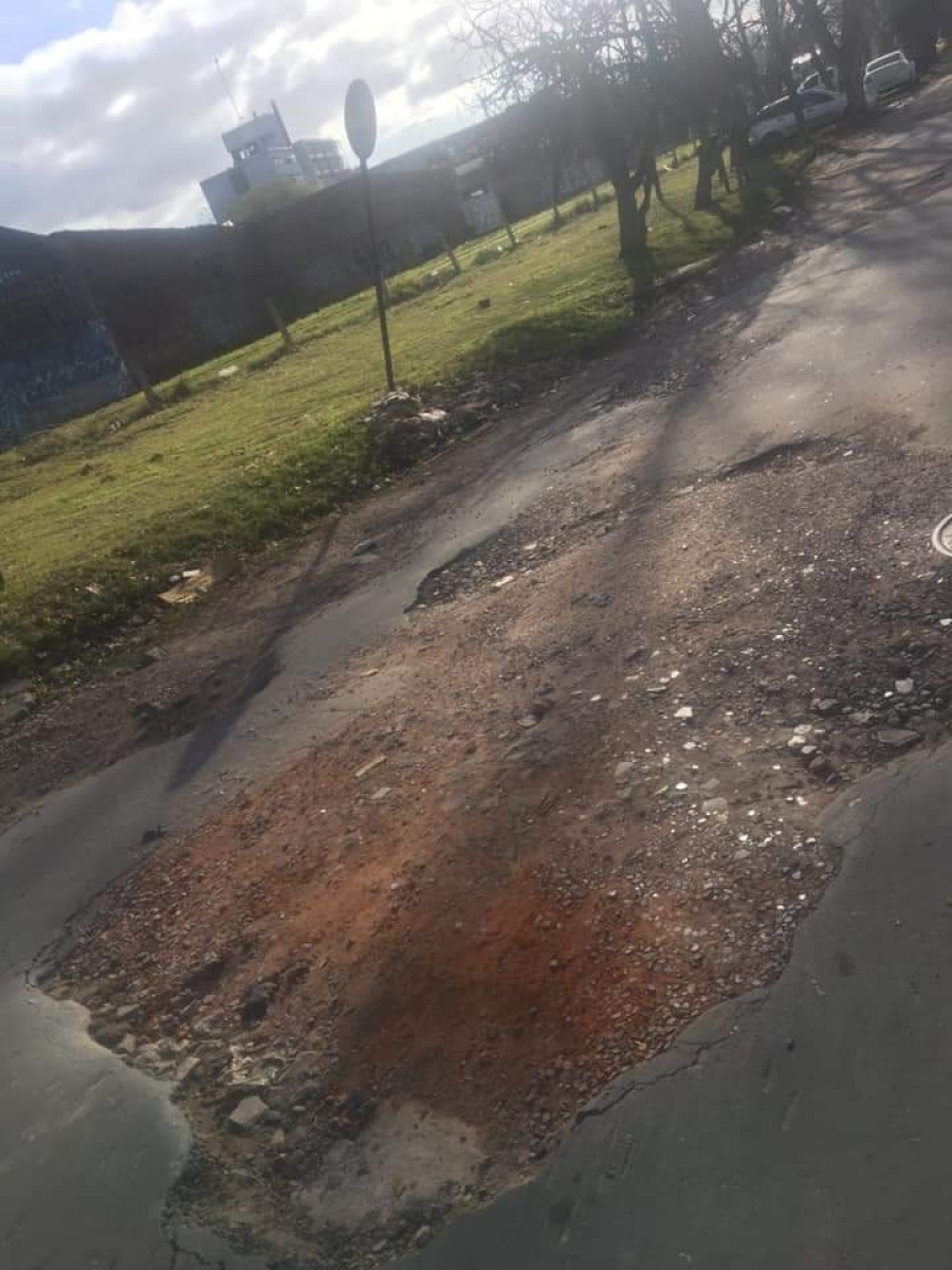 Vecinos de El Mondongo piden el arreglo del Boulevard 120: ”Está detonada la calle”