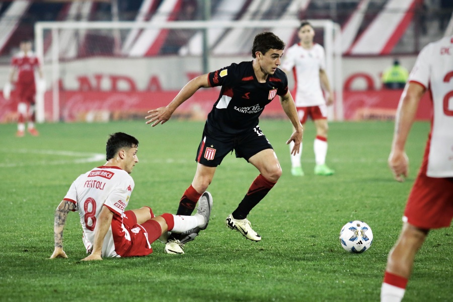 Estudiantes sigue sin despegar y llegó a ocho partidos sin ganar