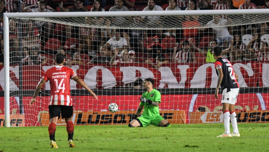 Domínguez lo ganó desde el banco y Estudiantes llega entonado al clásico