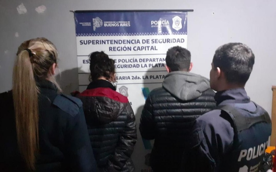 Detuvieron a una pareja armada que estaba acusada de robarle a una joven en 3 y 44