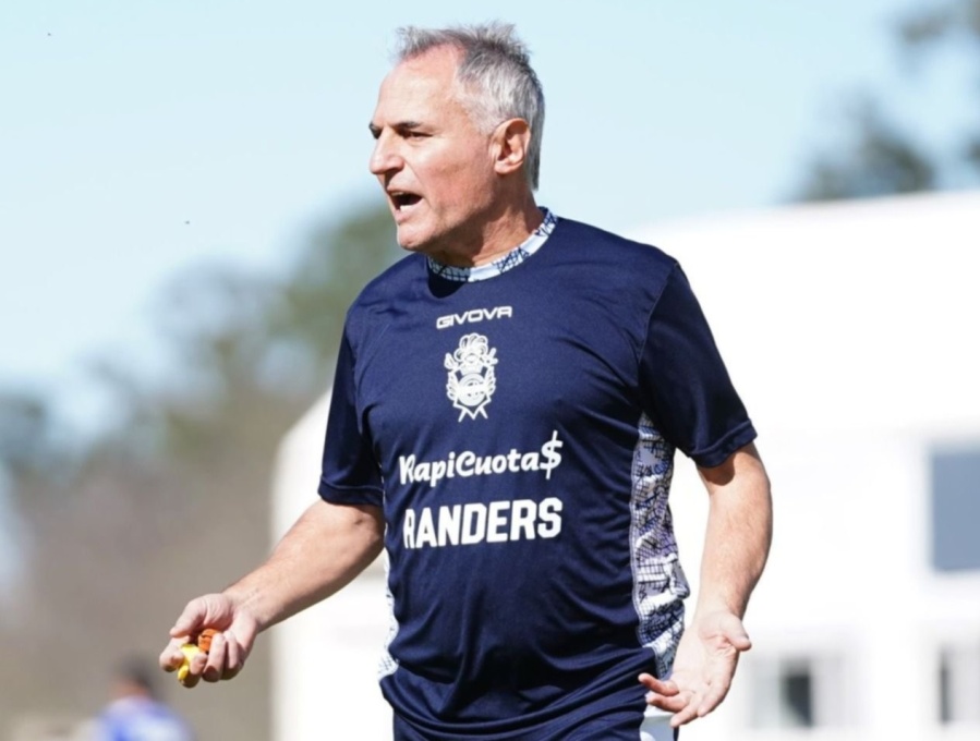 Leonardo Madelón se mostró eufórico por la victoria: ”El hincha necesitaba esto”