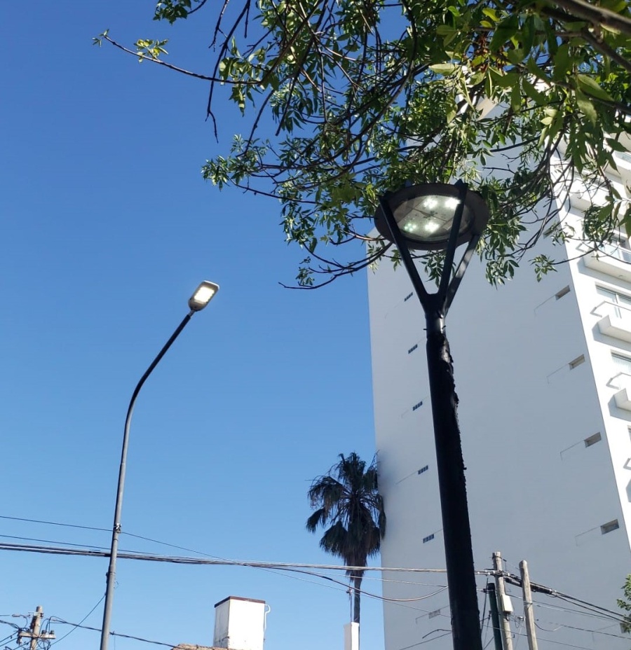 Vecinos de Parque Vucetich se preguntan qué pasa con las luces led