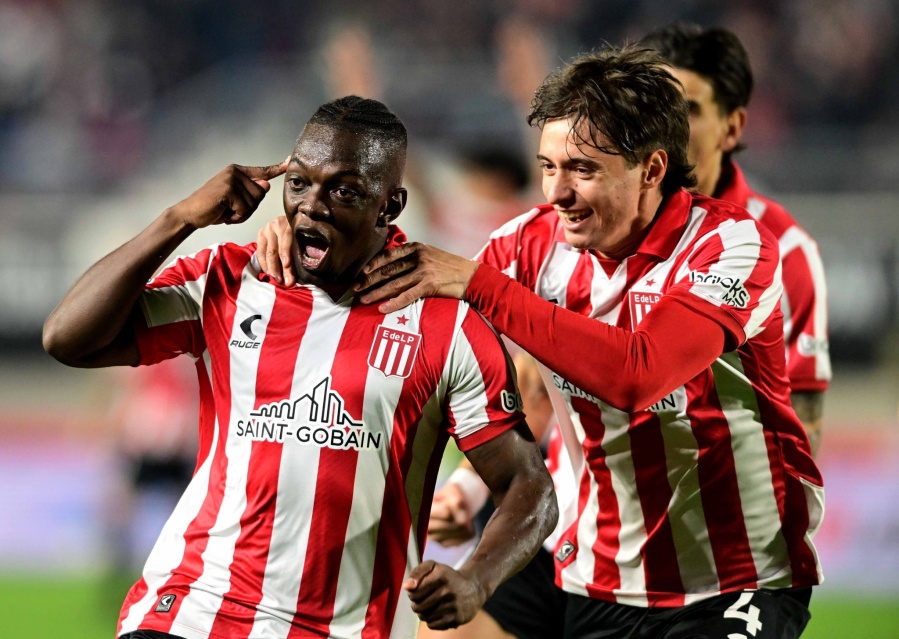 Estudiantes resurgió en su peor momento y volvió a la victoria ante Huracán