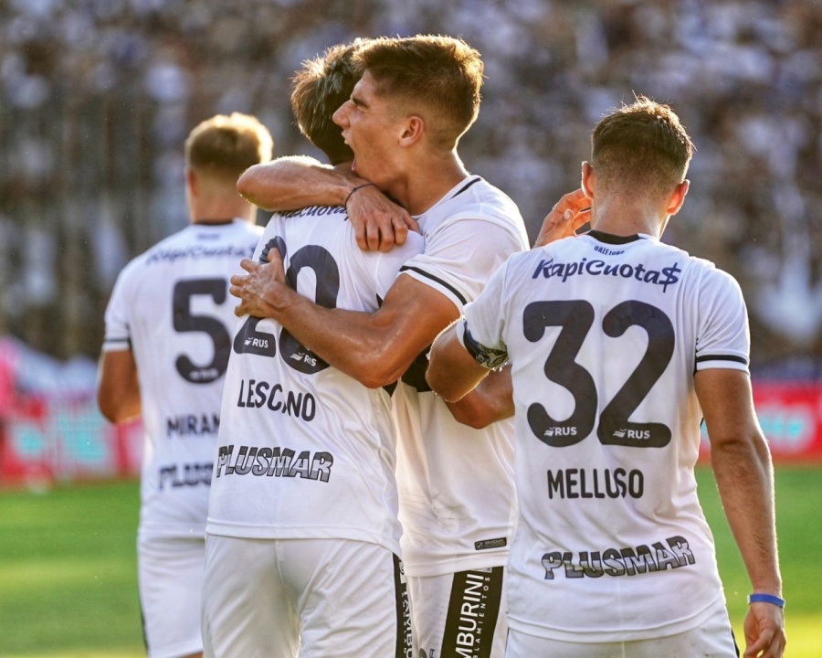 La banca del capitán emocionado: ”Estos pibes tienen hambre de gloria y mueren por esta camiseta”