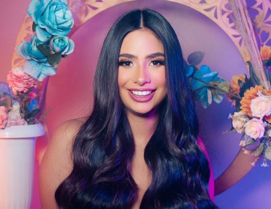 “Todo fluye”: Daniela Celis se la jugó con una increíble producción de fotos mostrando su panza