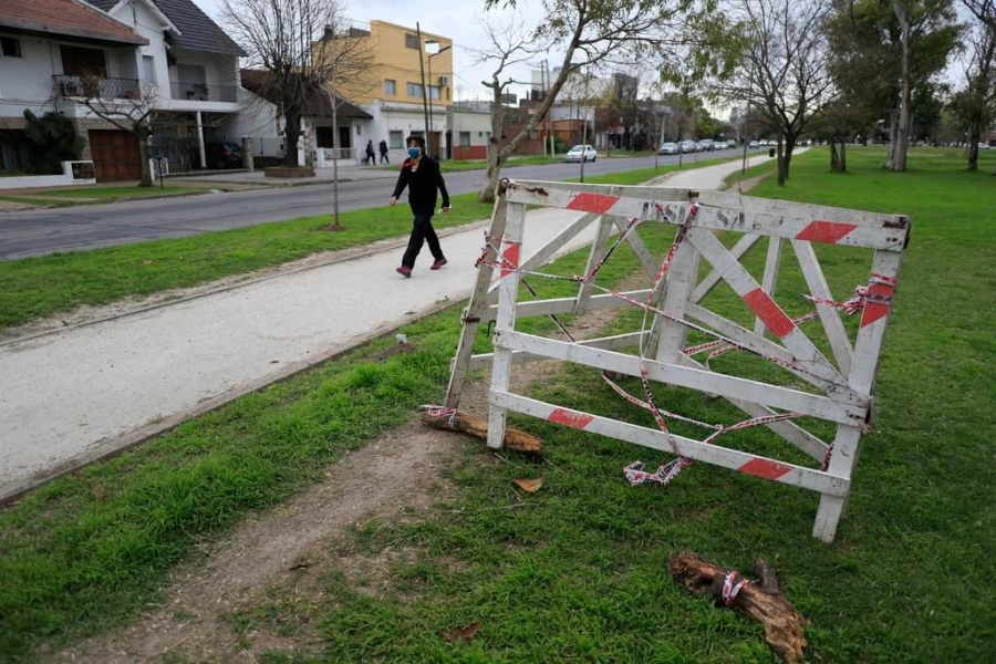Vecinos tienen miedo y se quejan por obras que pueden electrocutar en la rambla de 32
